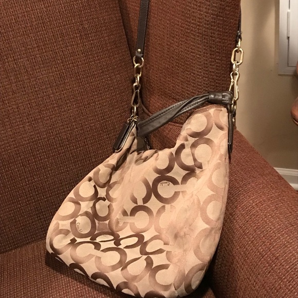 Large Coach shoulder/cross-body handbag. - Picture 3 of 5